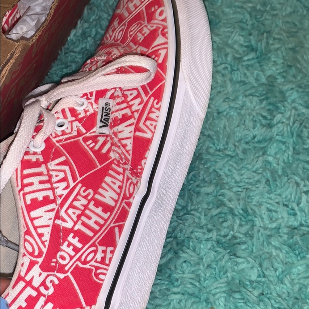 Vans - Picture 2 of 5